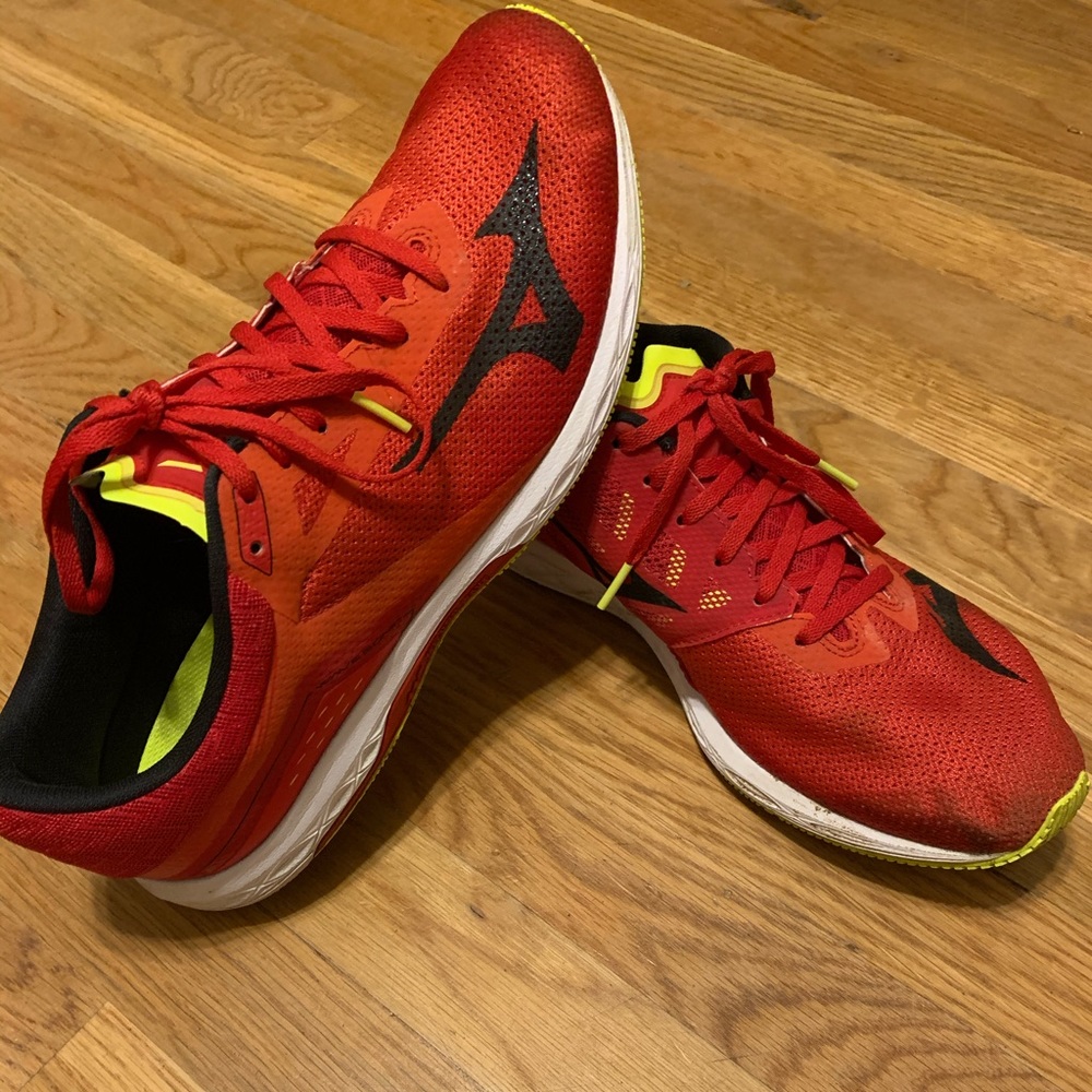 Mizuno running shoe
